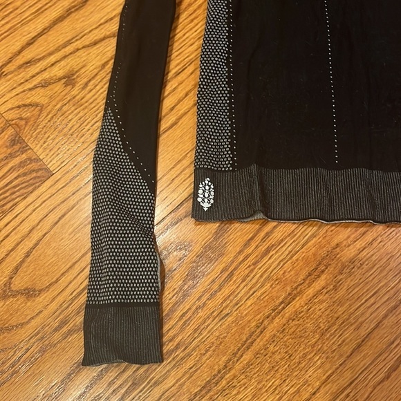 Fp movement Woman’s Black Tight Zipper Long Sleeve Size XS - Picture 3 of 5